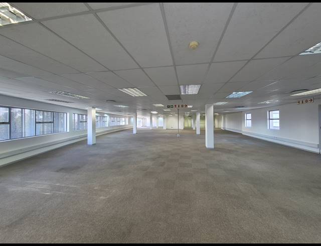 2,119M² OFFICE TO LET IN WOODMEAD